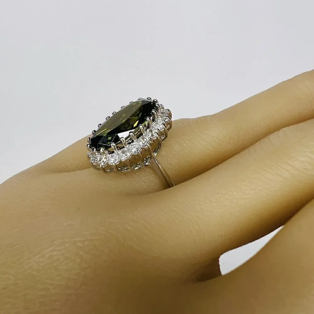 Vintage Ring Sz 6 Beautiful Olive Green Clear Crystal Oval Silver Plate 4229